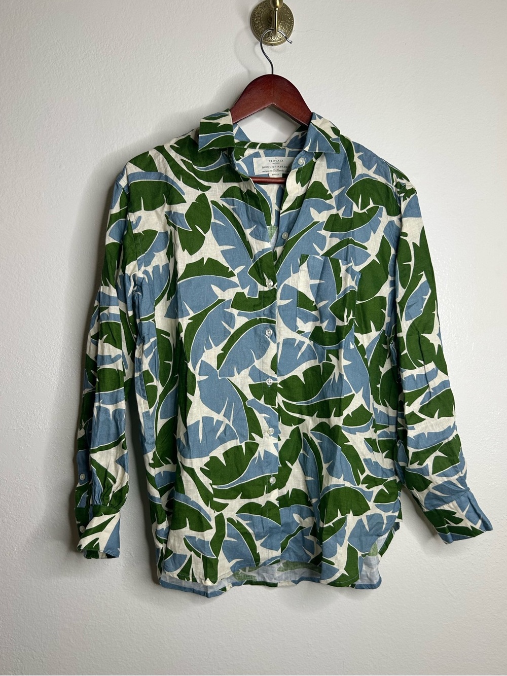 NWT Trovata 100% Linen Palm Printed Tropical Button Down Long Sleeve Blouse Top